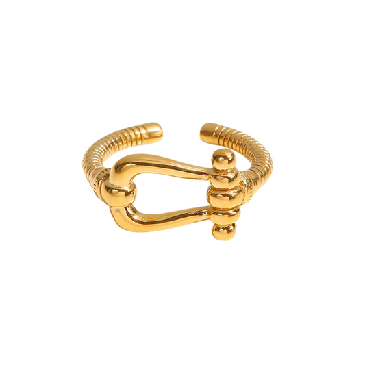 Sophisticated 18k gold abstract link ring—sleek and stylish statement piece for a timeless look